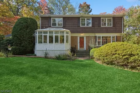 27 Tall Timbers Rd, Watchung, NJ 07069