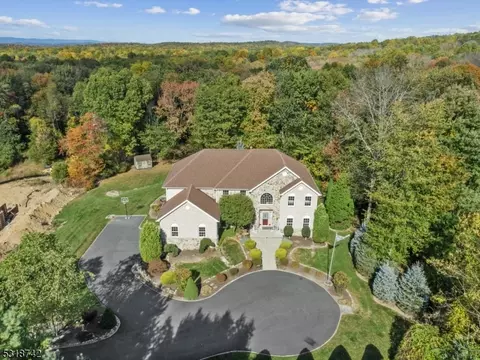 2 Lourdes Ct, Green Township, NJ 07821