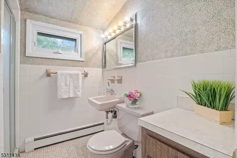 39 Broad Ave, Paramus, NJ 07652 photo 15