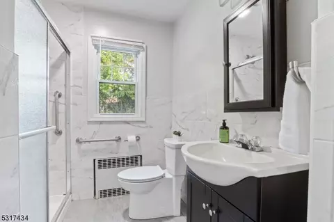 39 Broad Ave, Paramus, NJ 07652 photo 6