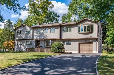 26 Lee Pl, East Hanover, NJ 07936