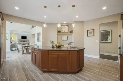 13 Trinity Pl, Warren, NJ 07059 photo 22