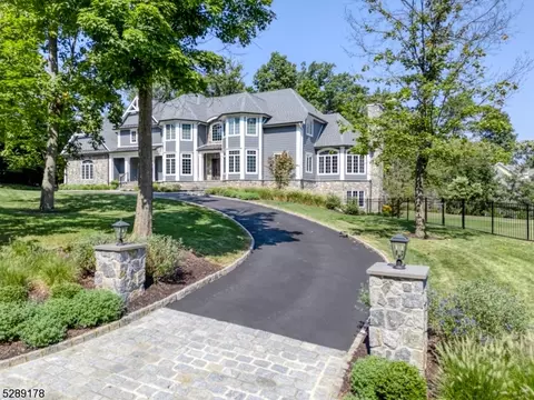 13 Trinity Pl, Warren, NJ 07059 photo 2
