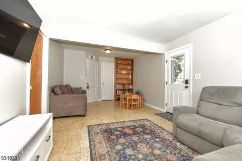 111 Monroe St, Wanaque Boro, NJ 07420 photo 8