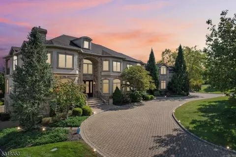 28 Overlook Rd, Livingston, NJ 07039