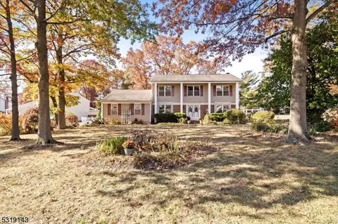 40 Pinecrest Rd, Franklin Twp, NJ 08873