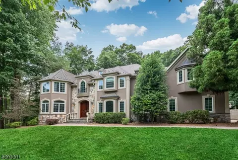 11 Cobblestone Dr, Upper Saddle River, NJ 07458