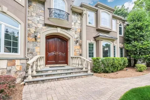 11 Cobblestone Dr, Upper Saddle River, NJ 07458 photo 2