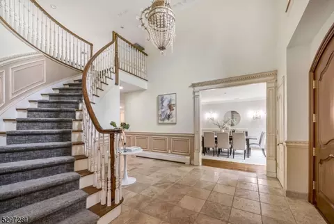 11 Cobblestone Dr, Upper Saddle River, NJ 07458 photo 3