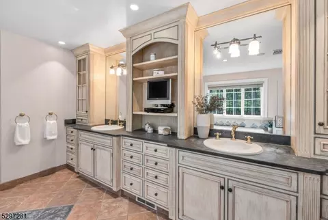 11 Cobblestone Dr, Upper Saddle River, NJ 07458 photo 21