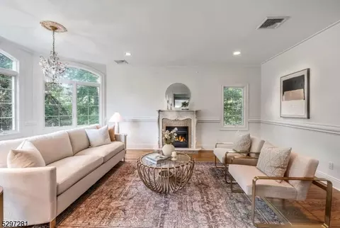 11 Cobblestone Dr, Upper Saddle River, NJ 07458 photo 4