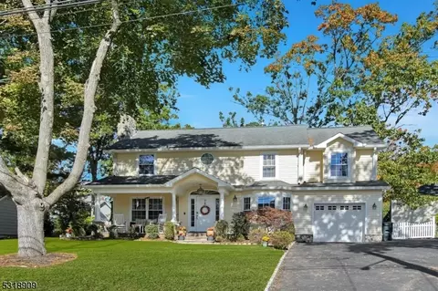 18 Yorktown Ter, Livingston, NJ 07039