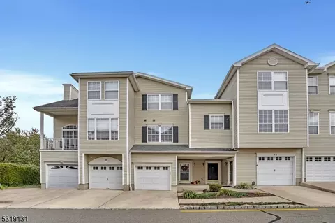 86 Wildflower Ln, Morristown, NJ 07960