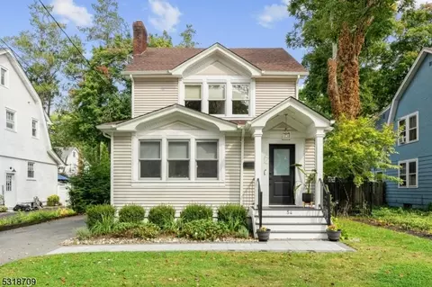 54 Euclid Ave, Westwood, NJ 07675