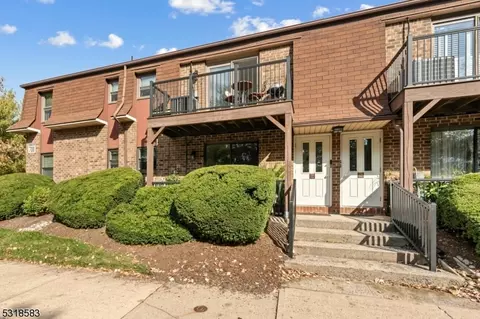 716 Yorkshire Dr, Flemington, NJ 08822