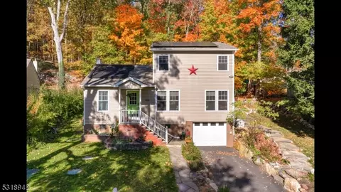 6 Winding Brook Way, Rockaway Twp, NJ 07866