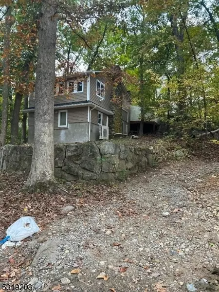 6 Hickory Trl, Byram Twp, NJ 07821