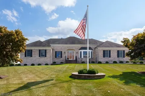 4 Horseshoe Dr, Hillsborough, NJ 08844