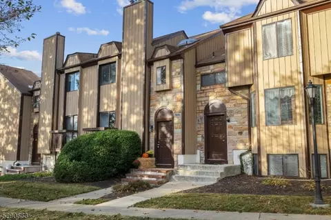 46 Bennington Sq, Hackettstown, NJ 07840