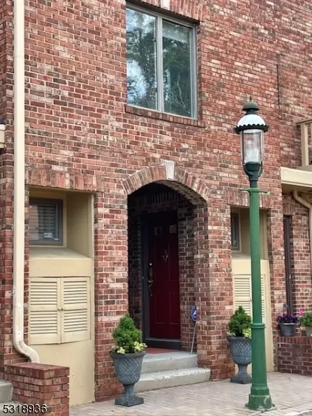 66 Mews Ln #66, South Orange, NJ 07079