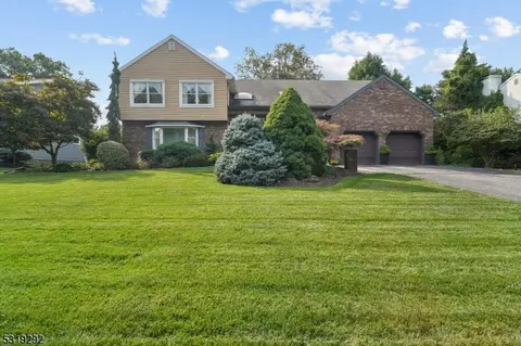 15 Woodside Ave, West Caldwell, NJ 07006