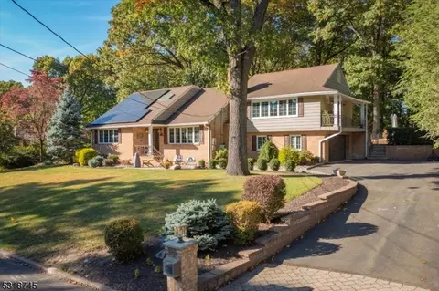 63 Grandview Dr, North Haledon, NJ 07508