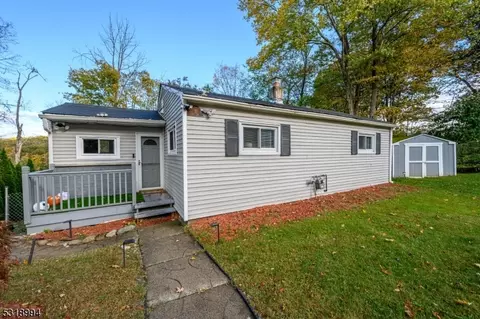 3 Glen Dr, West Milford, NJ 07480