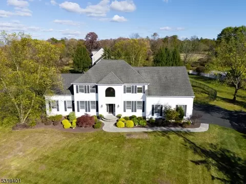 1 Primrose Ln, Flemington, NJ 08822
