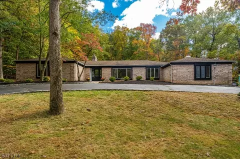 60 Glen Eagle Dr, Watchung, NJ 07069