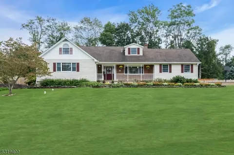 12 Country Club Ln, Newton, NJ 07860