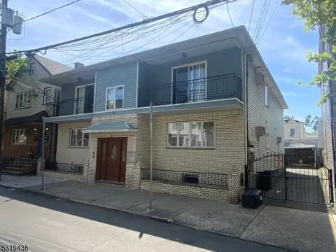 31-33 Napoleon St, Newark, NJ 07105