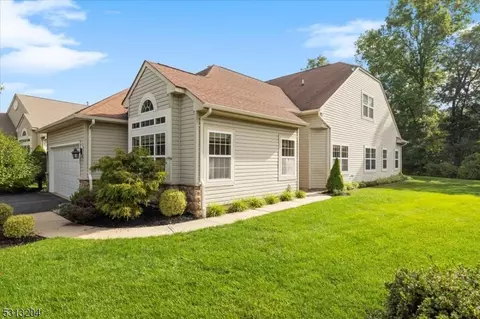 102 Renaissance Blvd, Somerset, NJ 08873