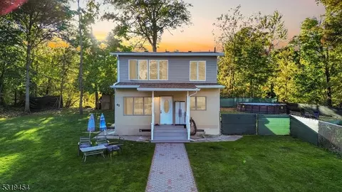 41 Fayette Ave, Wayne, NJ 07470