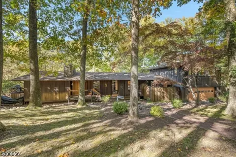 28 Stony Brook Rd, Montville, NJ 07045