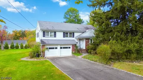 14 Blackstone Dr, Livingston, NJ 07039