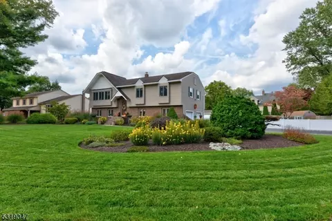 18 Daria Dr, Pequannock Twp, NJ 07440