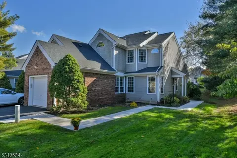 44 Myrtle Ct, Whitehouse Station, NJ 08889