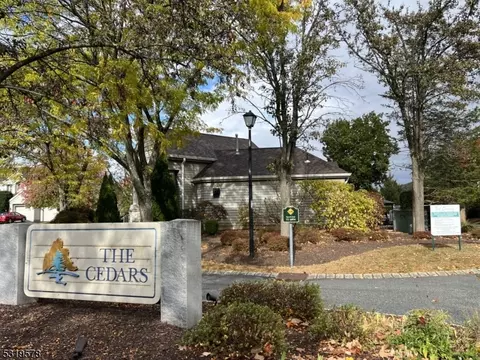 27 Beardslee Ci, Hamburg, NJ 07419