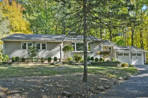 89 Powder Mill Rd, Morris Plains, NJ 07950