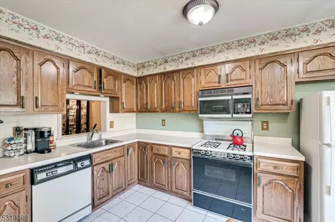 3405 Spring Brook Dr, Edison, NJ 08820 photo 24