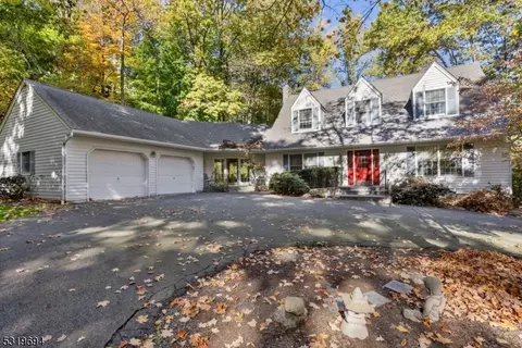 521 Colfax Rd, Wayne, NJ 07470
