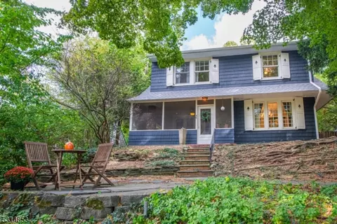 46 Cedars Rd, Caldwell, NJ 07006