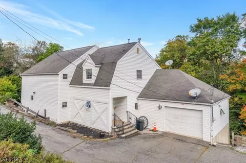 132 Lionshead Dr W, Wayne, NJ 07470