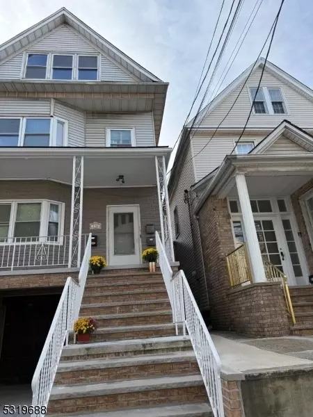 136 W 28th St #2, Bayonne, NJ 07002