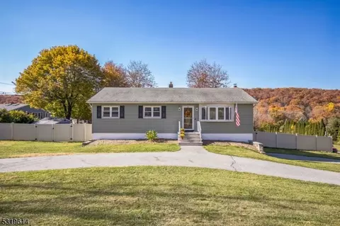 15 Clover Ln, Vernon, NJ 07462