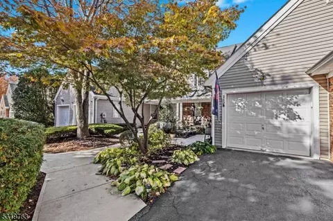 252 Laurel Ct, Whitehouse Station, NJ 08889
