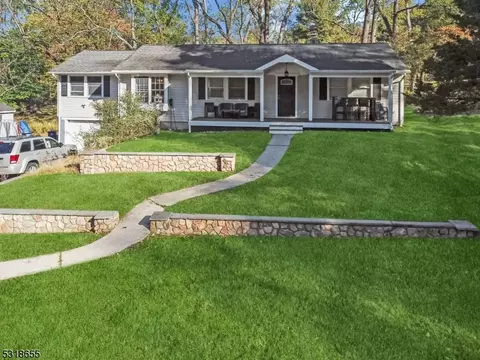 9 Sky View Garden Rd, Lebanon, NJ 08833