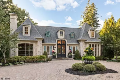 274 Woodside Ave, Franklin Lakes, NJ 07417