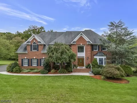 9 Codington Ln, Warren, NJ 07059