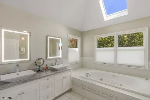 9 Codington Ln, Warren, NJ 07059 photo 23
